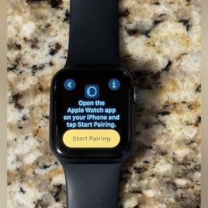 UNLOCKED ! Apple Watch Series 6 GPS + Cellular, Aluminum 40mm. Charger included